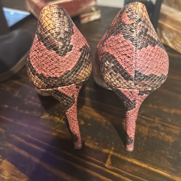 J Lo Snakeskin Pink Pumps - Picture 4 of 5